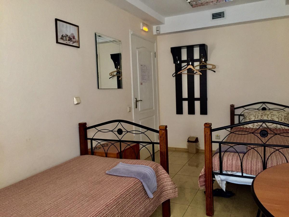 Westend Hostel Kiev Ngoại thất bức ảnh